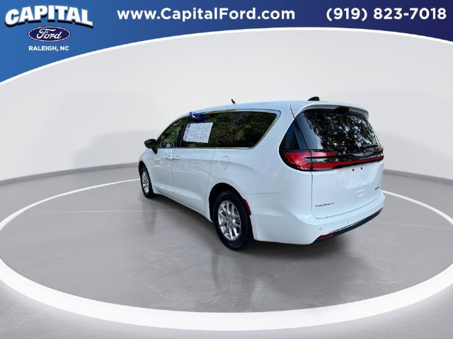 Used 2025 Chrysler Pacifica Select FWD image 6