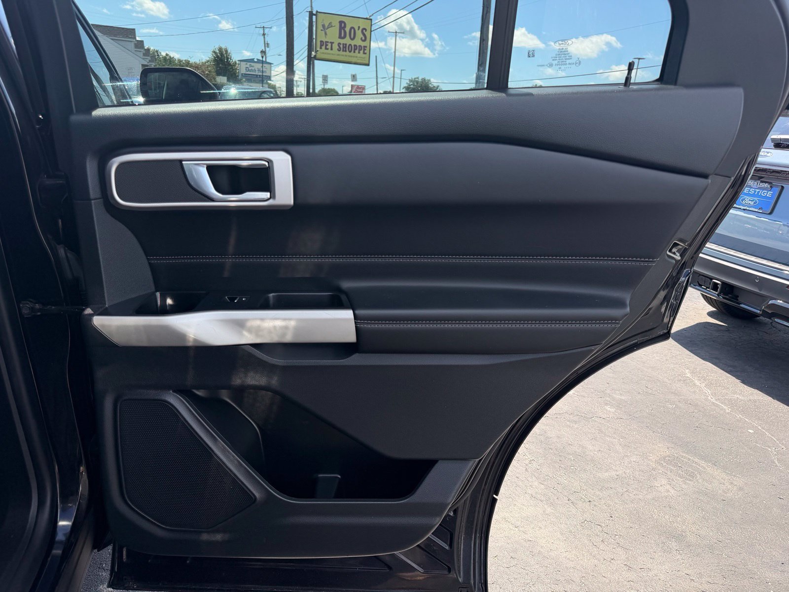 Certified 2022 Ford Explorer XLT w/ Equipment Group 202A AWD/4WD image 35