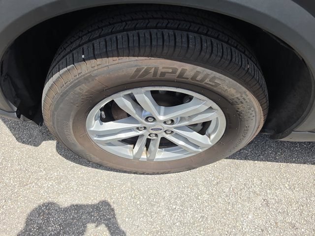 Certified 2022 Ford Explorer XLT w/ Equipment Group 202A RWD image 9