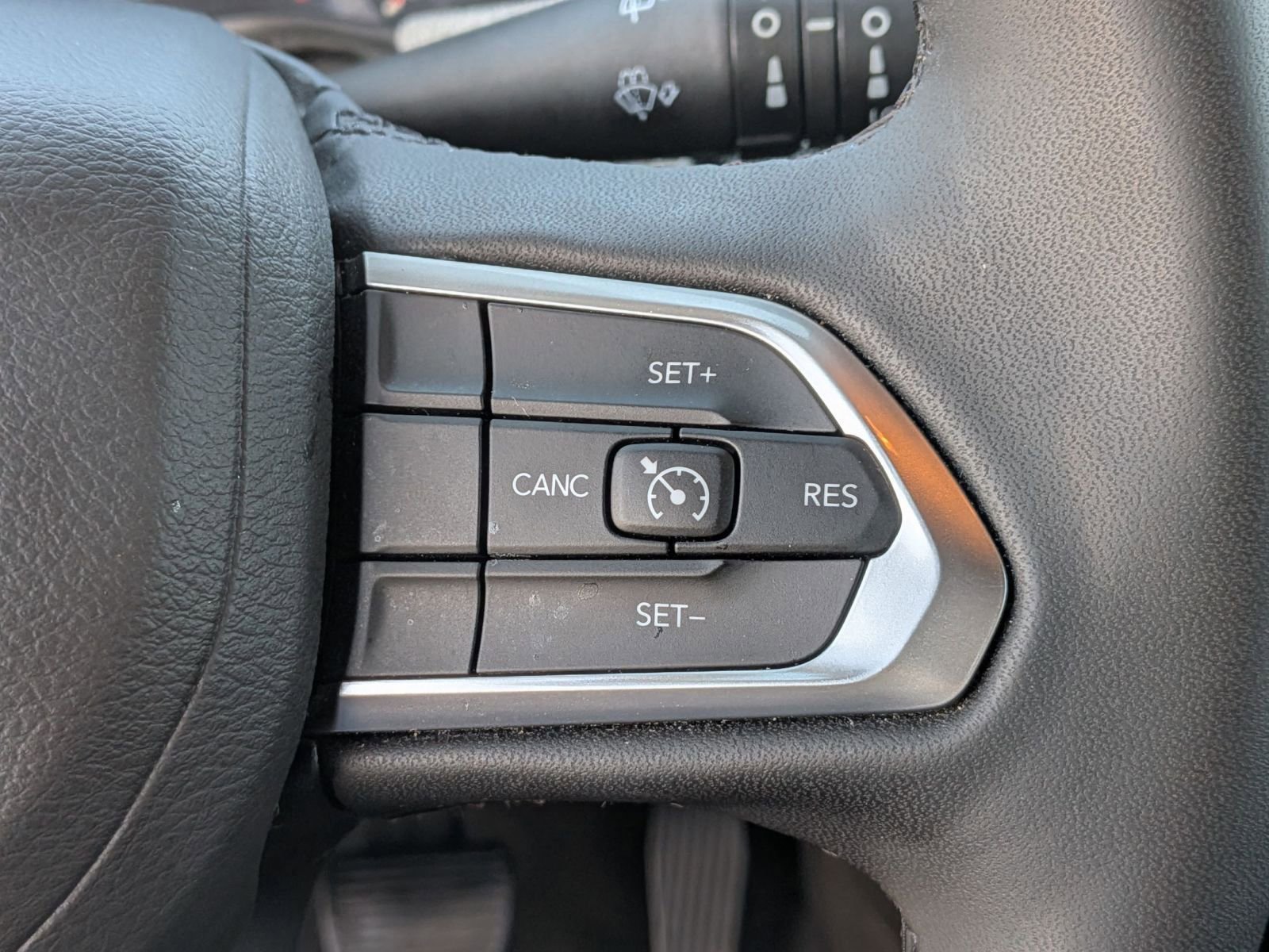 Used 2025 Jeep Compass Latitude w/ Sun & Sound Group AWD/4WD image 21