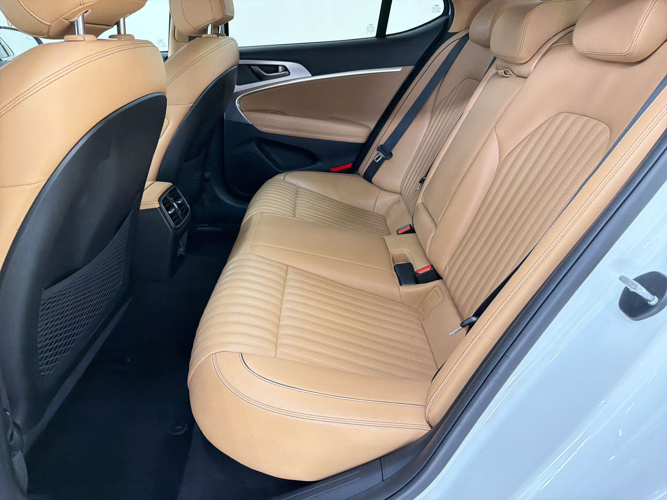 Used 2022 Genesis G70 3.3T image 15