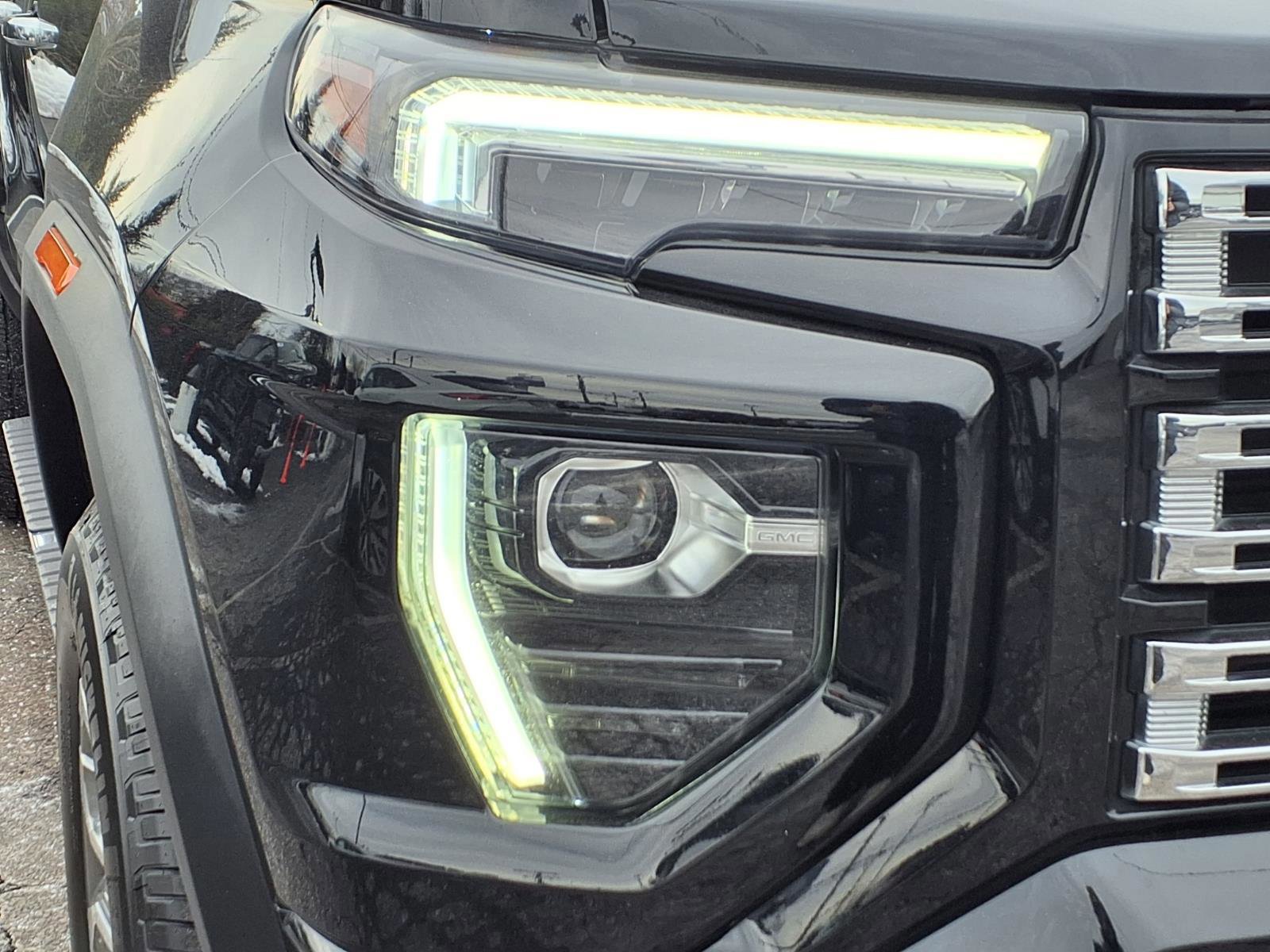 Used 2023 GMC Canyon Denali image 9