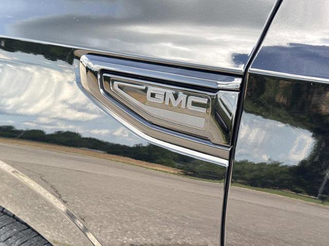 Used 2024 GMC Yukon Denali AWD/4WD image 14