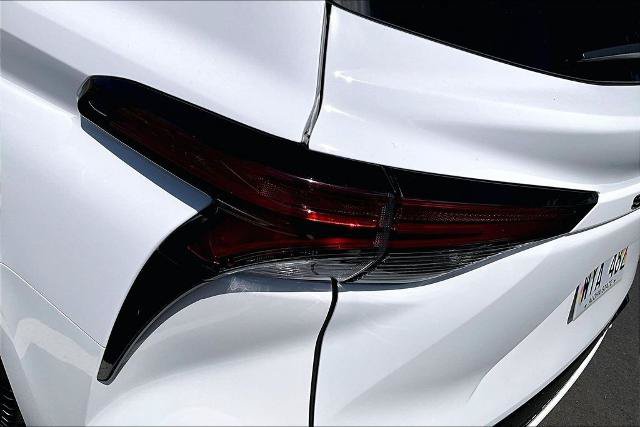 Used 2024 Toyota Sienna XSE FWD image 33