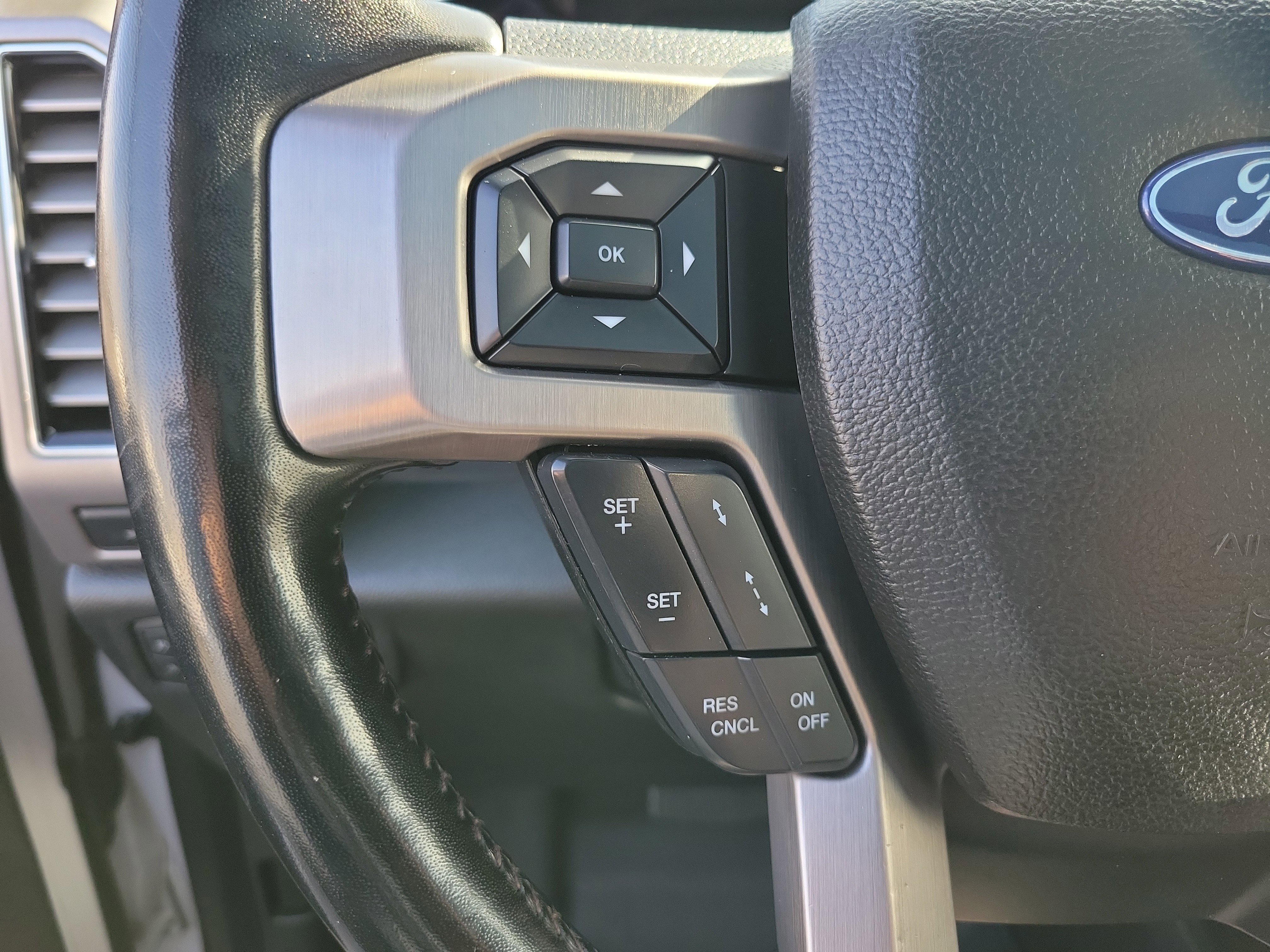 Certified 2019 Ford F350 Platinum w/ Platinum Ultimate Package AWD/4WD image 6