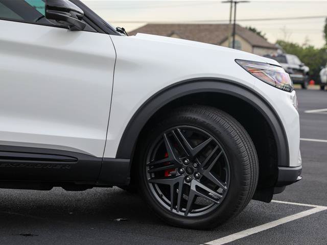 Certified 2025 Ford Explorer ST AWD/4WD image 8