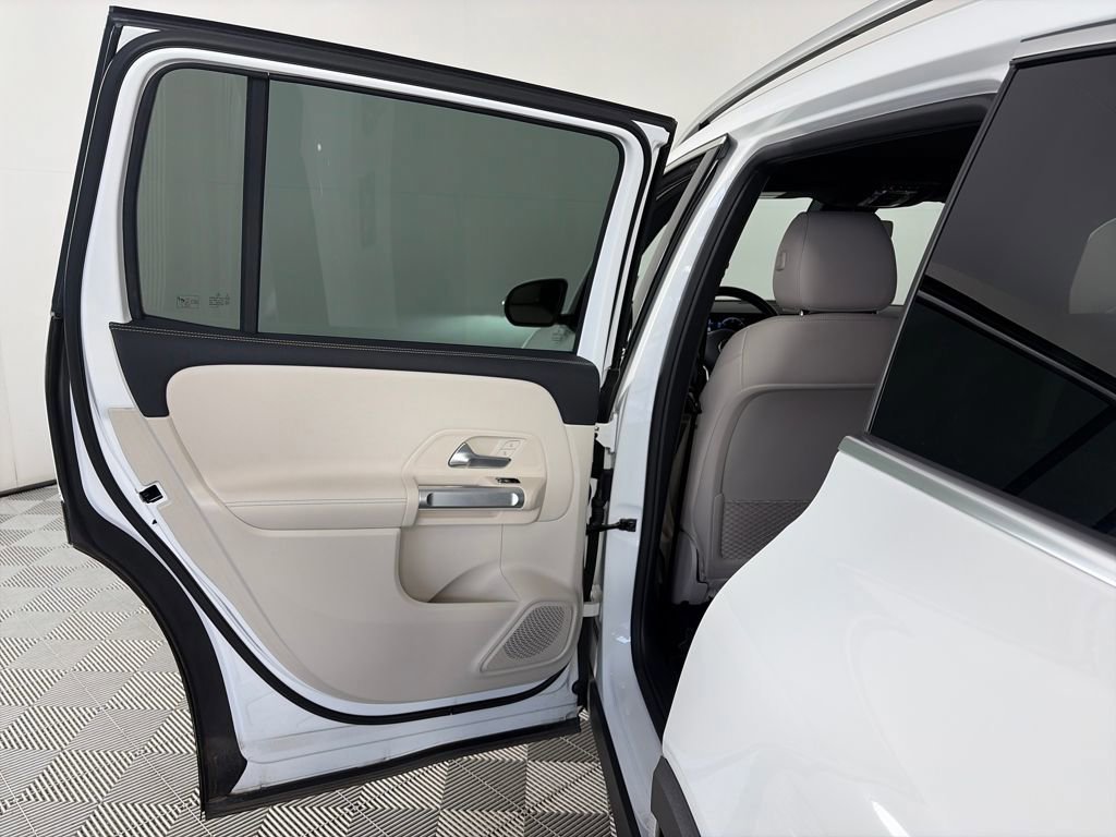 Used 2023 Mercedes-Benz EQB 300 4MATIC image 12