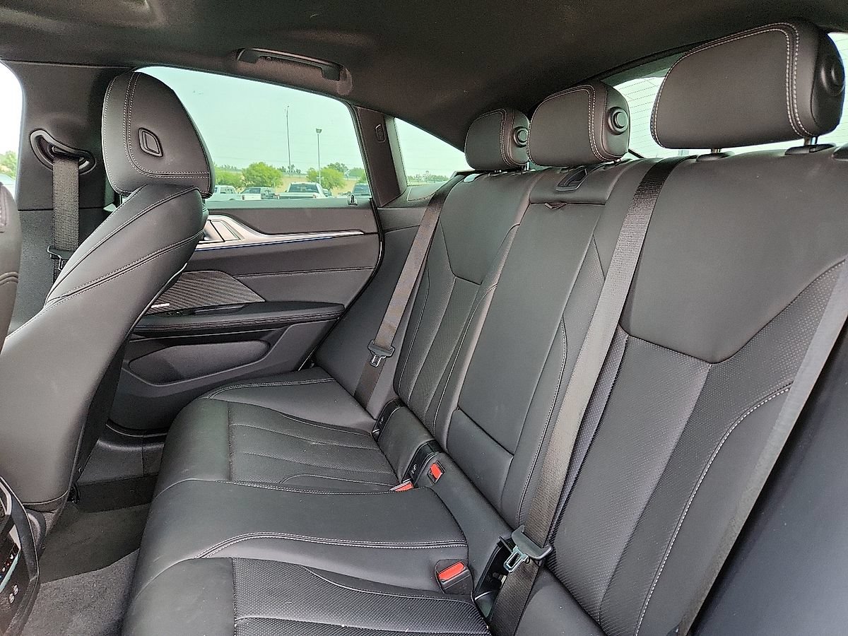 Used 2025 BMW 430i w/ Premium Package RWD image 5