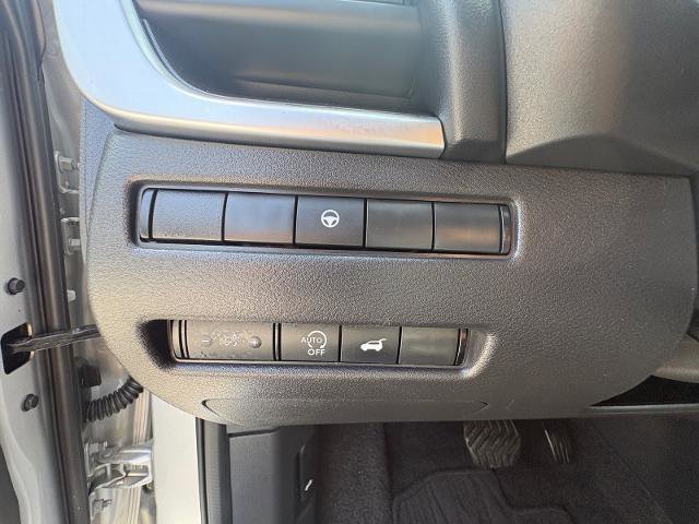 Used 2025 Nissan Rogue SV FWD image 14