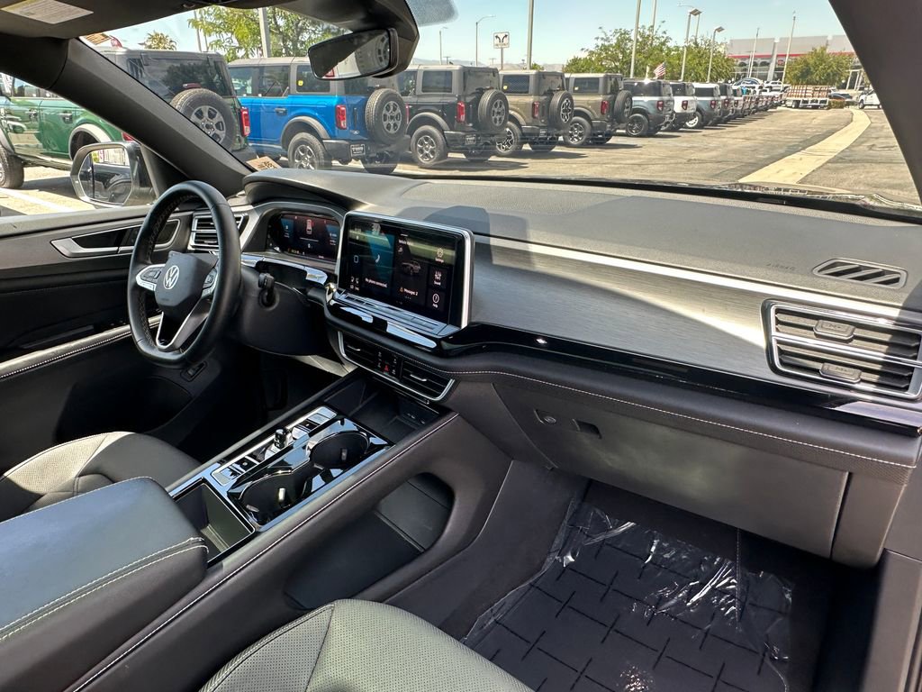Used 2024 Volkswagen Atlas Cross Sport SE FWD image 16