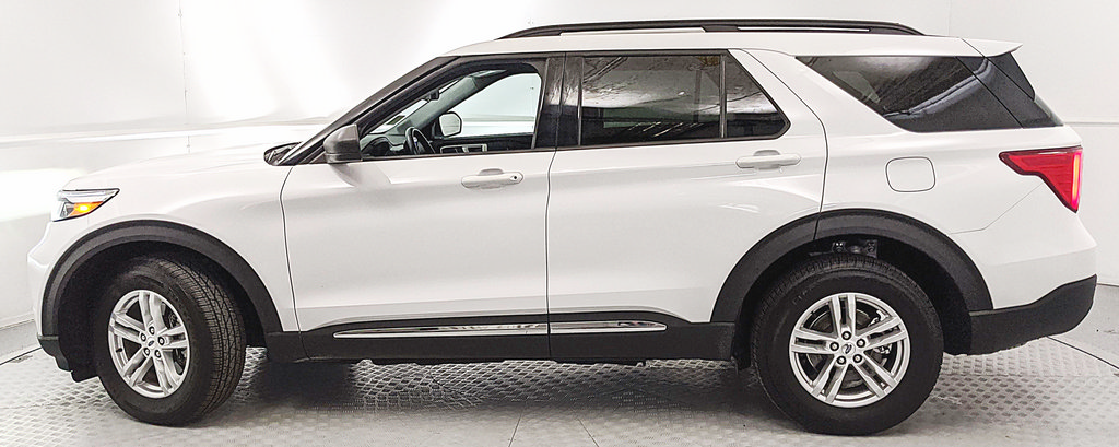 Certified 2023 Ford Explorer XLT AWD/4WD image 5