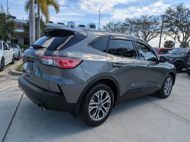 Certified 2022 Ford Escape SE w/ SE Sport Appearance Package image 4