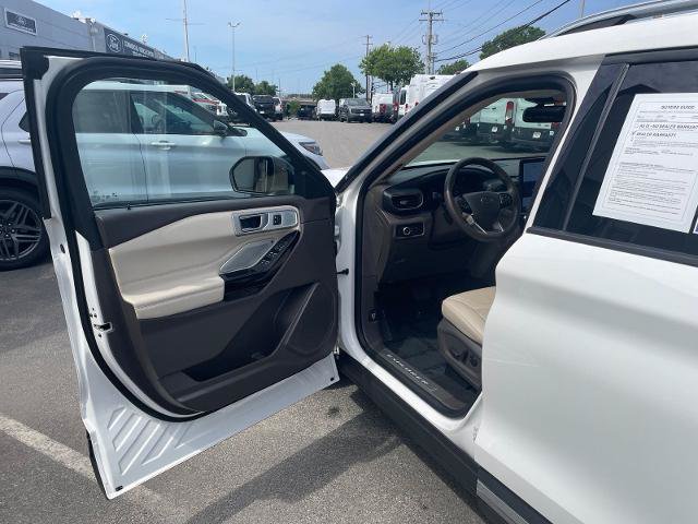 Certified 2023 Ford Explorer Platinum w/ Technology Package AWD/4WD image 8