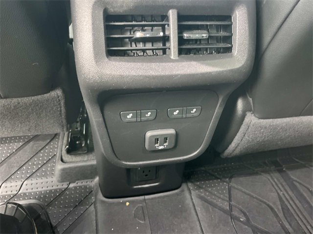 Used 2024 Chevrolet Equinox Premier image 18