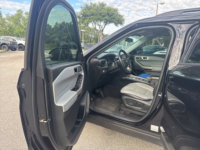 Certified 2021 Ford Explorer XLT w/ Equipment Group 202A RWD image 13