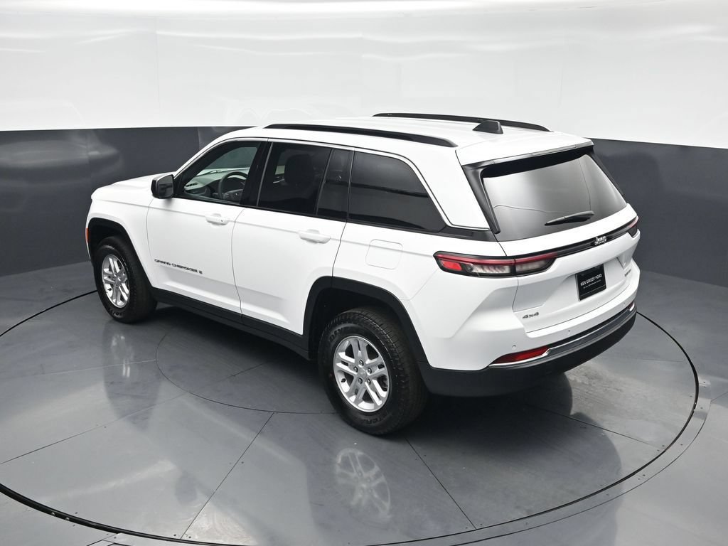 Used 2025 Jeep Grand Cherokee Laredo w/ Luxury Tech Group I AWD/4WD image 36