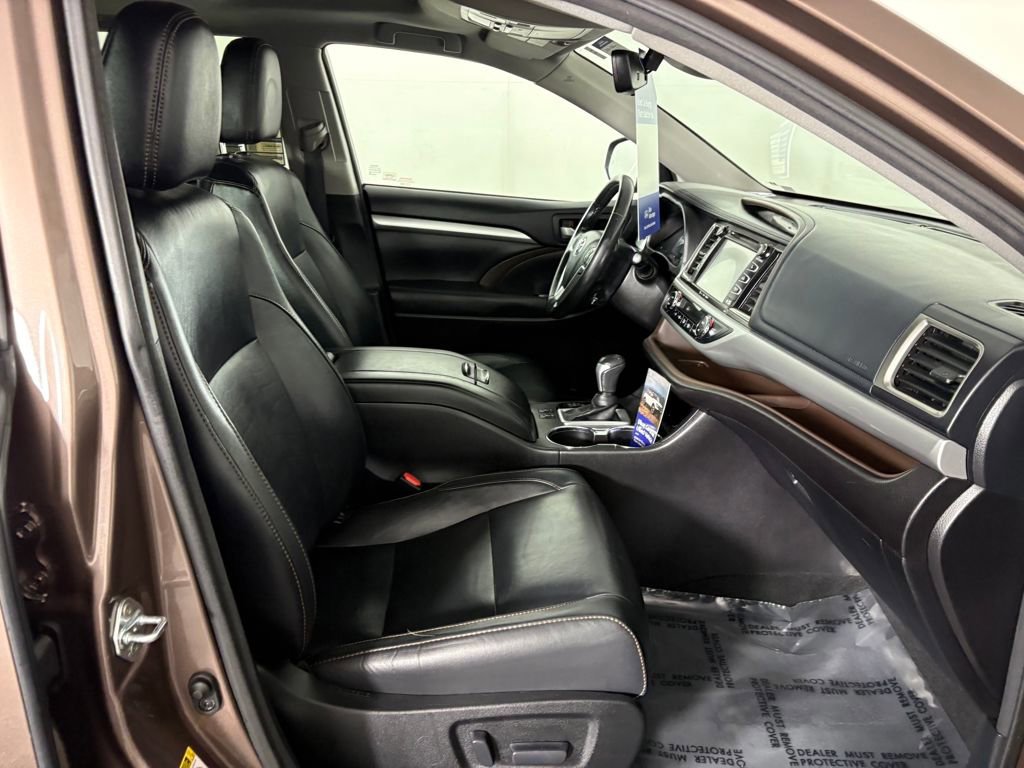 Used 2017 Toyota Highlander XLE image 39