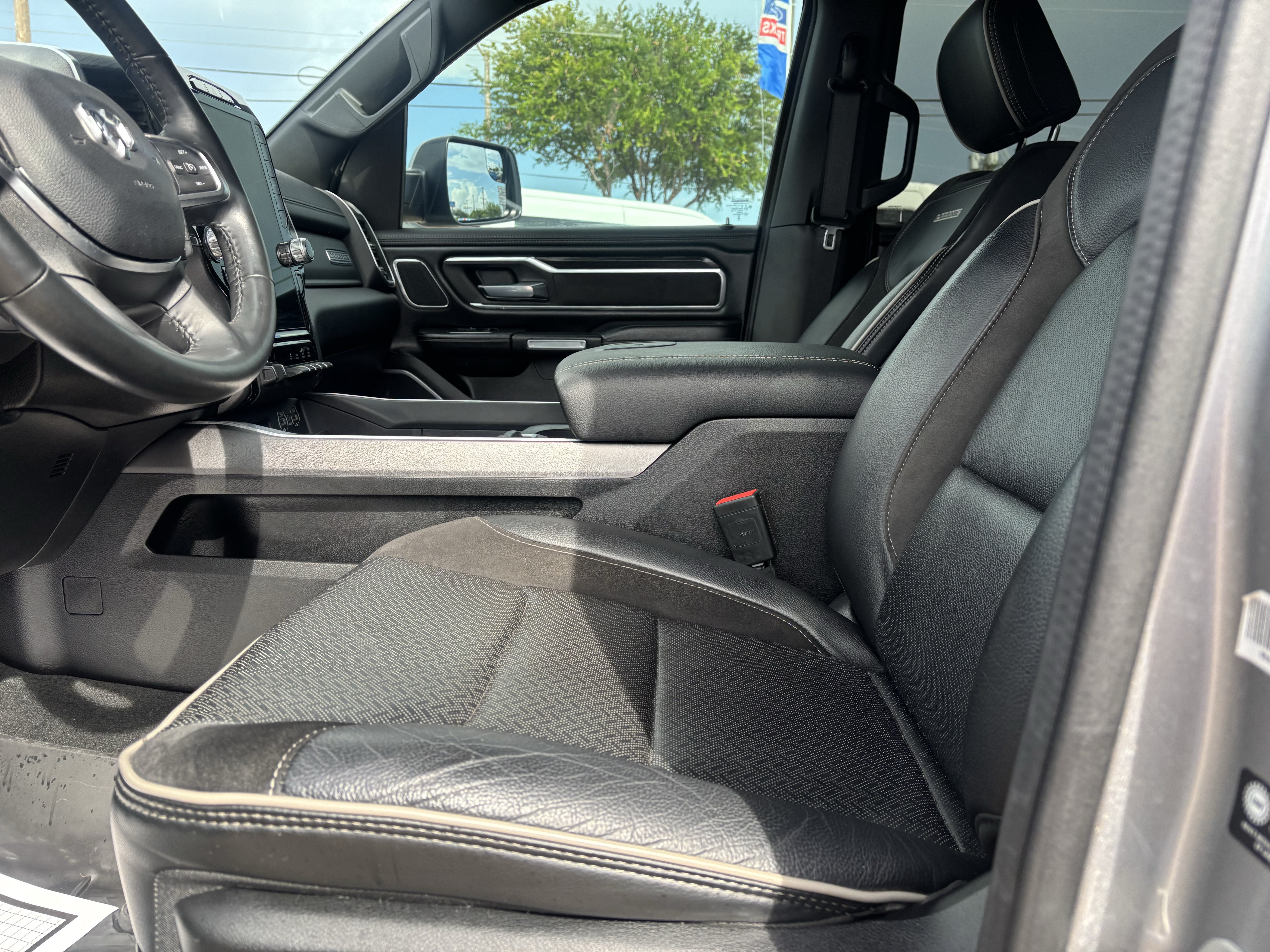 Used 2023 RAM 1500 Laramie AWD/4WD image 10