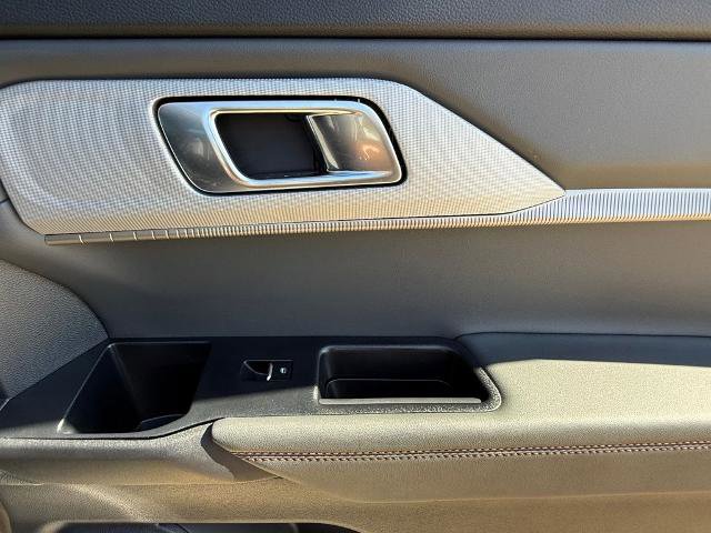 Certified 2025 Ford Explorer Active image 31