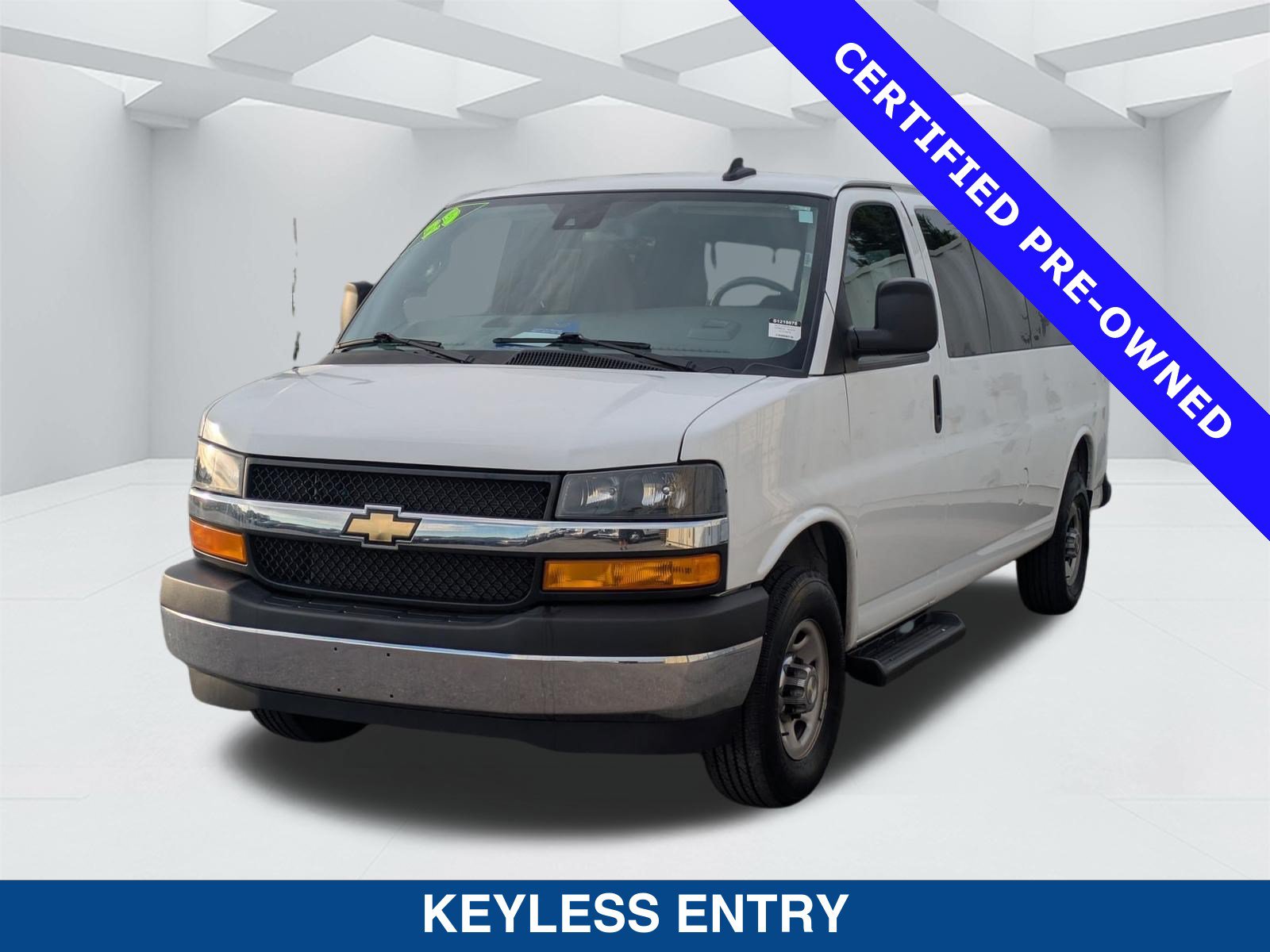 Used 2025 Chevrolet Express 3500 LT w/ LT Preferred Equipment Group RWD image 8