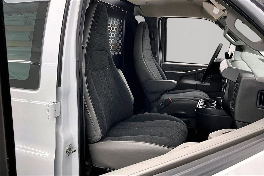 Used 2024 Chevrolet Express 2500 w/ Driver Convenience Package RWD image 7