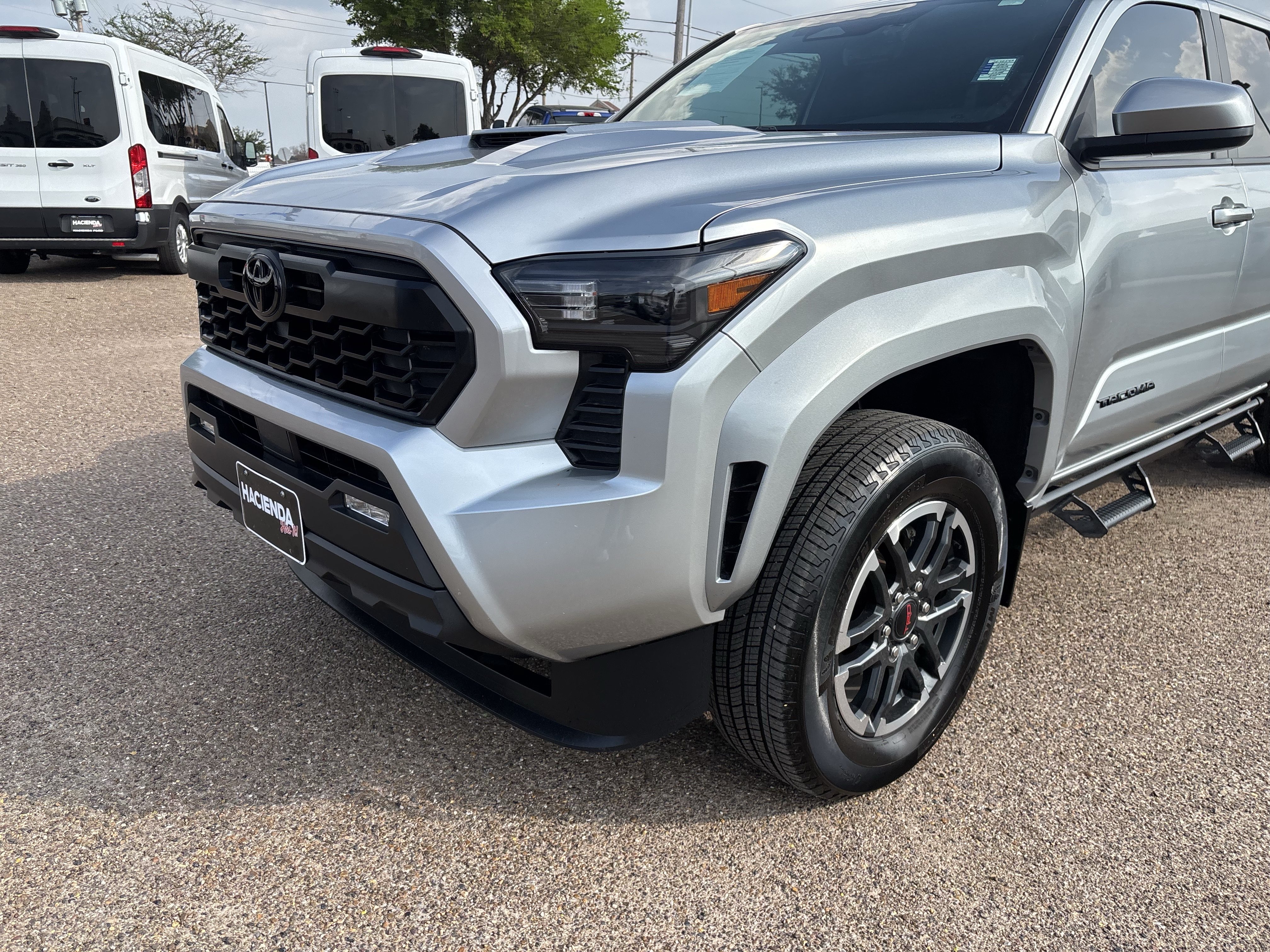 Used 2024 Toyota Tacoma TRD Sport AWD/4WD image 7