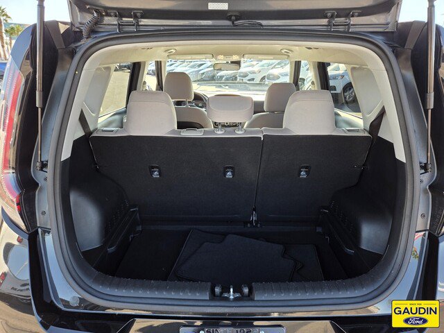 Used 2025 Kia Soul LX w/ LX Technology Package FWD image 14