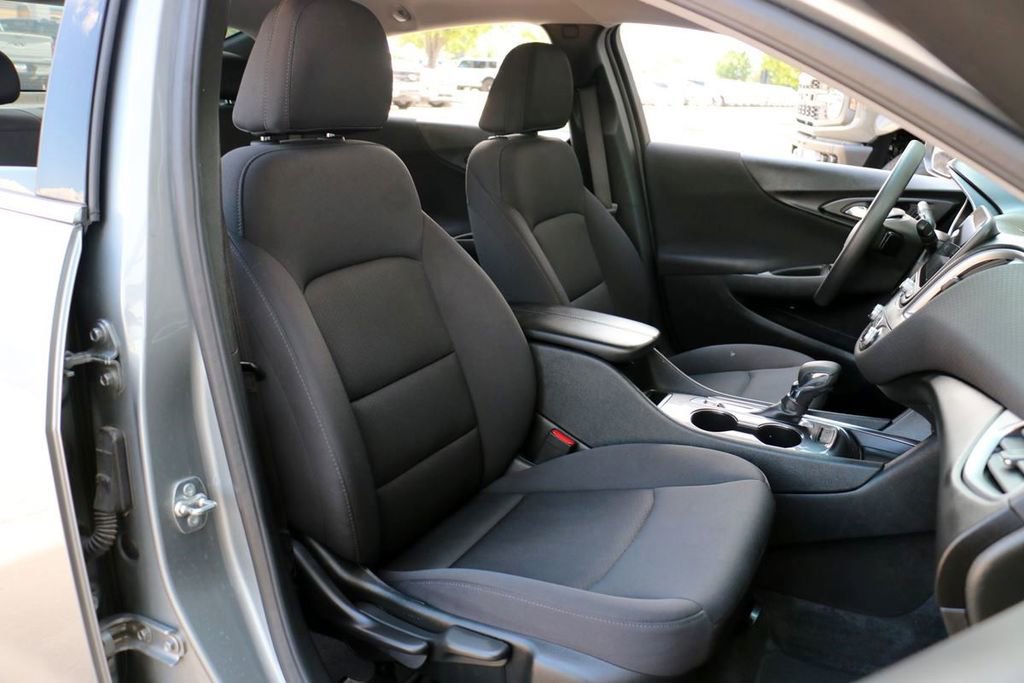 Used 2025 Chevrolet Malibu LT FWD image 30
