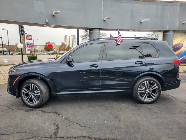 Used 2023 BMW X7 xDrive40i w/ Executive Package image 3