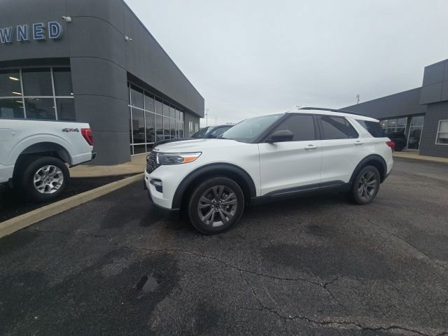Certified 2021 Ford Explorer XLT w/ Equipment Group 202A AWD/4WD image 11