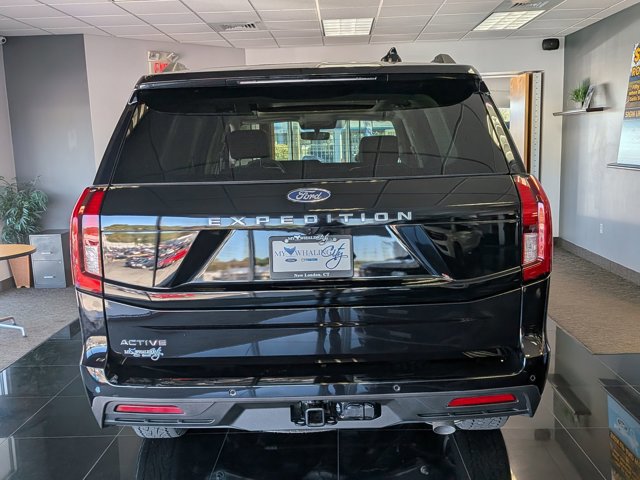 Certified 2026 Ford Expedition Active AWD/4WD image 5