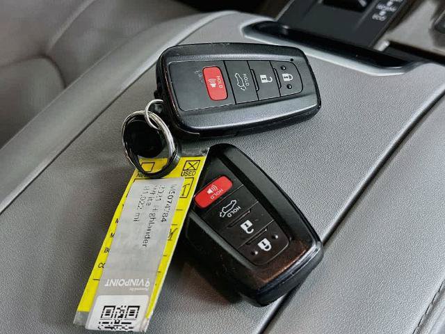 Used 2021 Toyota Highlander Limited FWD image 22