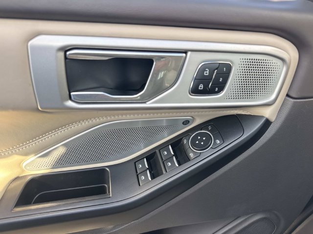 Certified 2020 Ford Explorer Platinum w/ Premium Technology Package AWD/4WD image 22