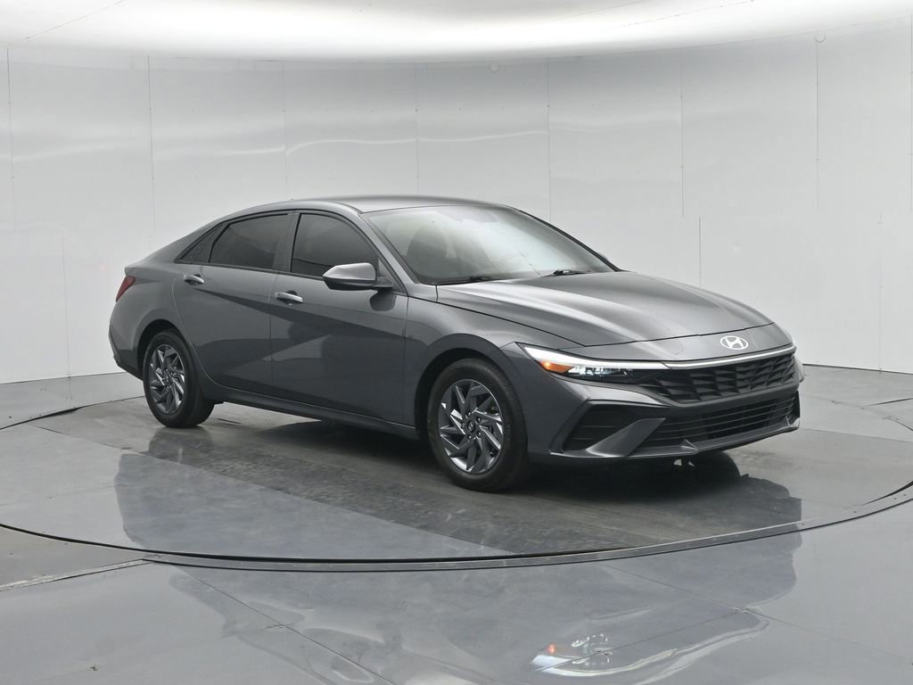 Used 2024 Hyundai Elantra SEL video 2
