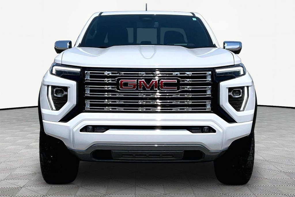 Used 2024 GMC Canyon Denali AWD/4WD image 3