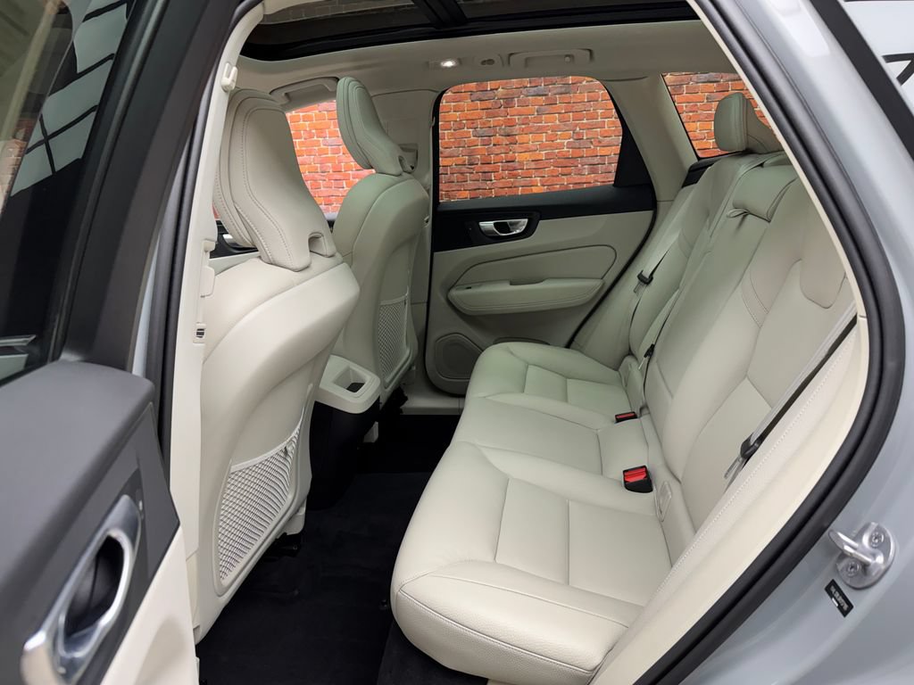 Used 2024 Volvo XC60 B5 Plus w/ Protection Package Premier AWD/4WD image 23