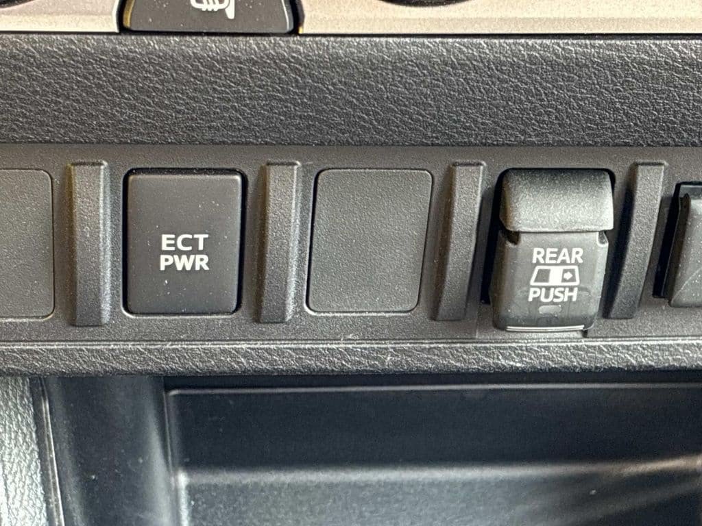 Used 2020 Toyota Tacoma SR5 AWD/4WD image 26