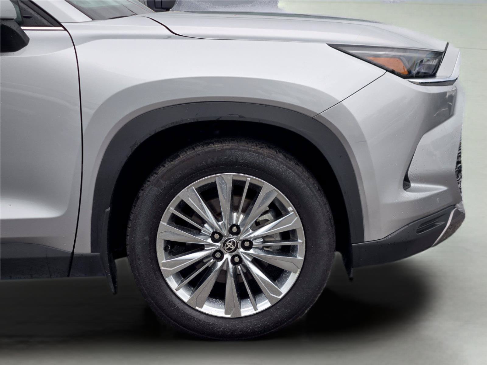 Used 2024 Toyota Grand Highlander AWD image 9
