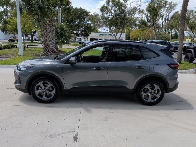 Certified 2025 Ford Escape ST-Line Select AWD/4WD image 11