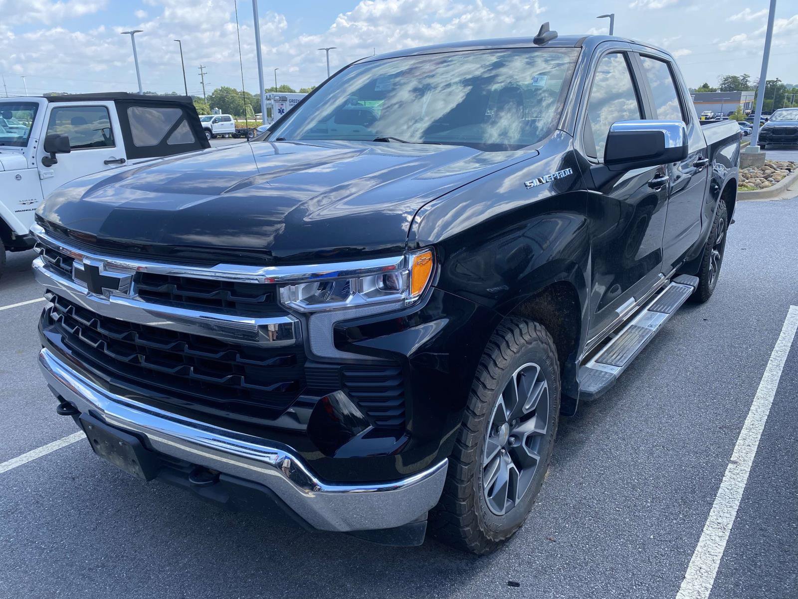 Used 2023 Chevrolet Silverado 1500 LT w/ Protection Package AWD/4WD image 3