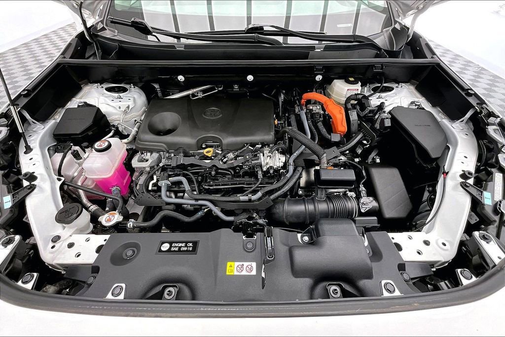 Used 2025 Toyota RAV4 XLE AWD/4WD image 12