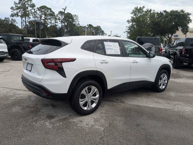 Used 2026 Chevrolet Trax LS FWD image 4