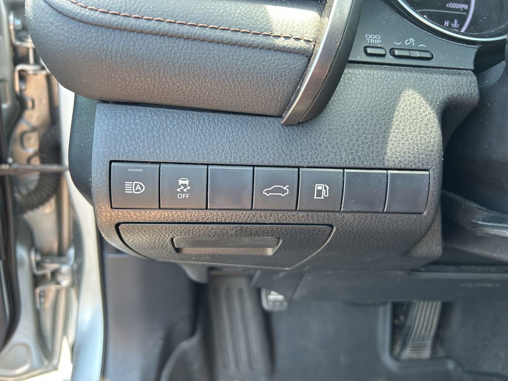 Used 2018 Toyota Camry LE FWD image 28