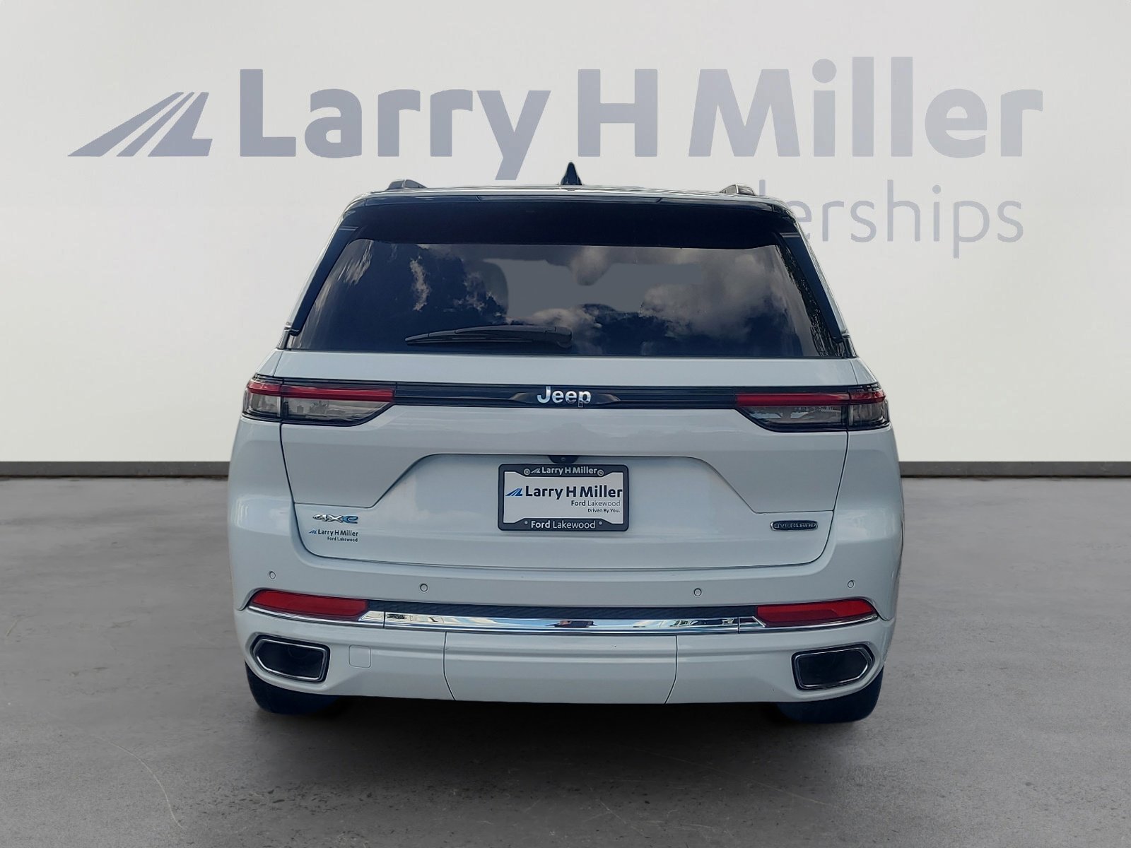 Used 2022 Jeep Grand Cherokee Overland AWD/4WD image 4