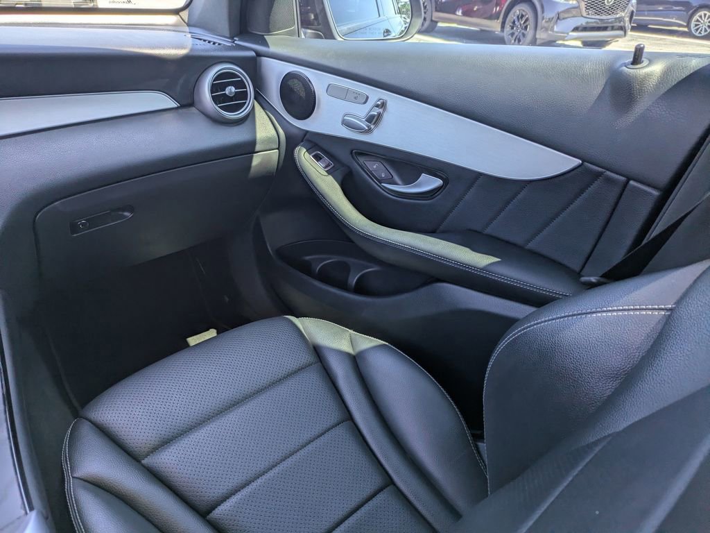 Used 2022 Mercedes-Benz GLC 300 image 21