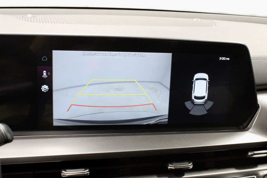 Used 2025 Kia Telluride LX FWD image 2