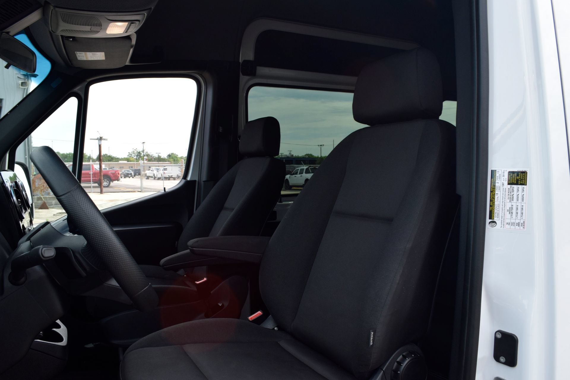Used 2025 Mercedes-Benz Sprinter 2500 image 16