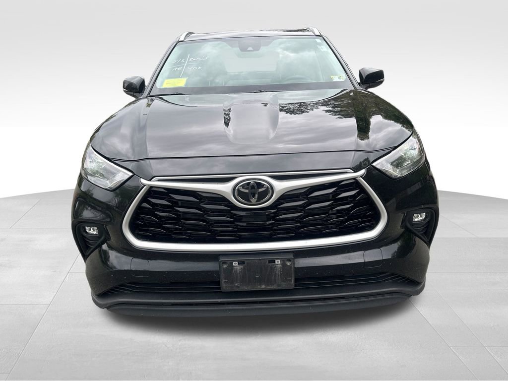 Used 2023 Toyota Highlander XLE AWD/4WD image 12