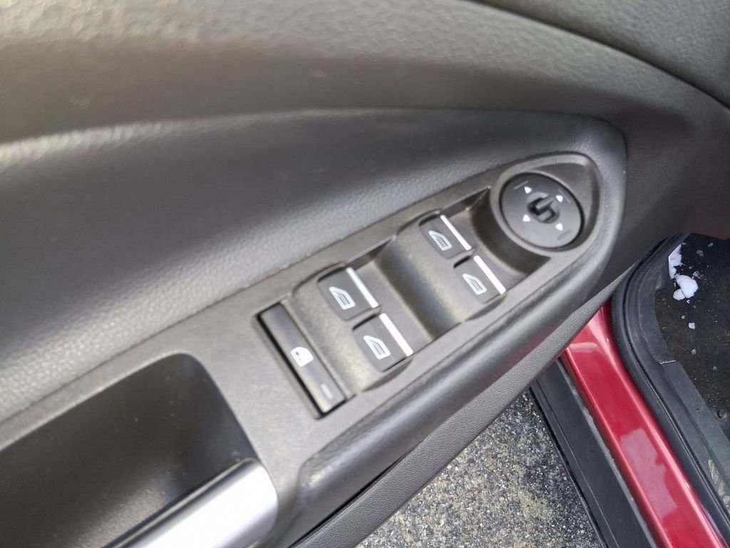 Certified 2019 Ford Escape SE image 12