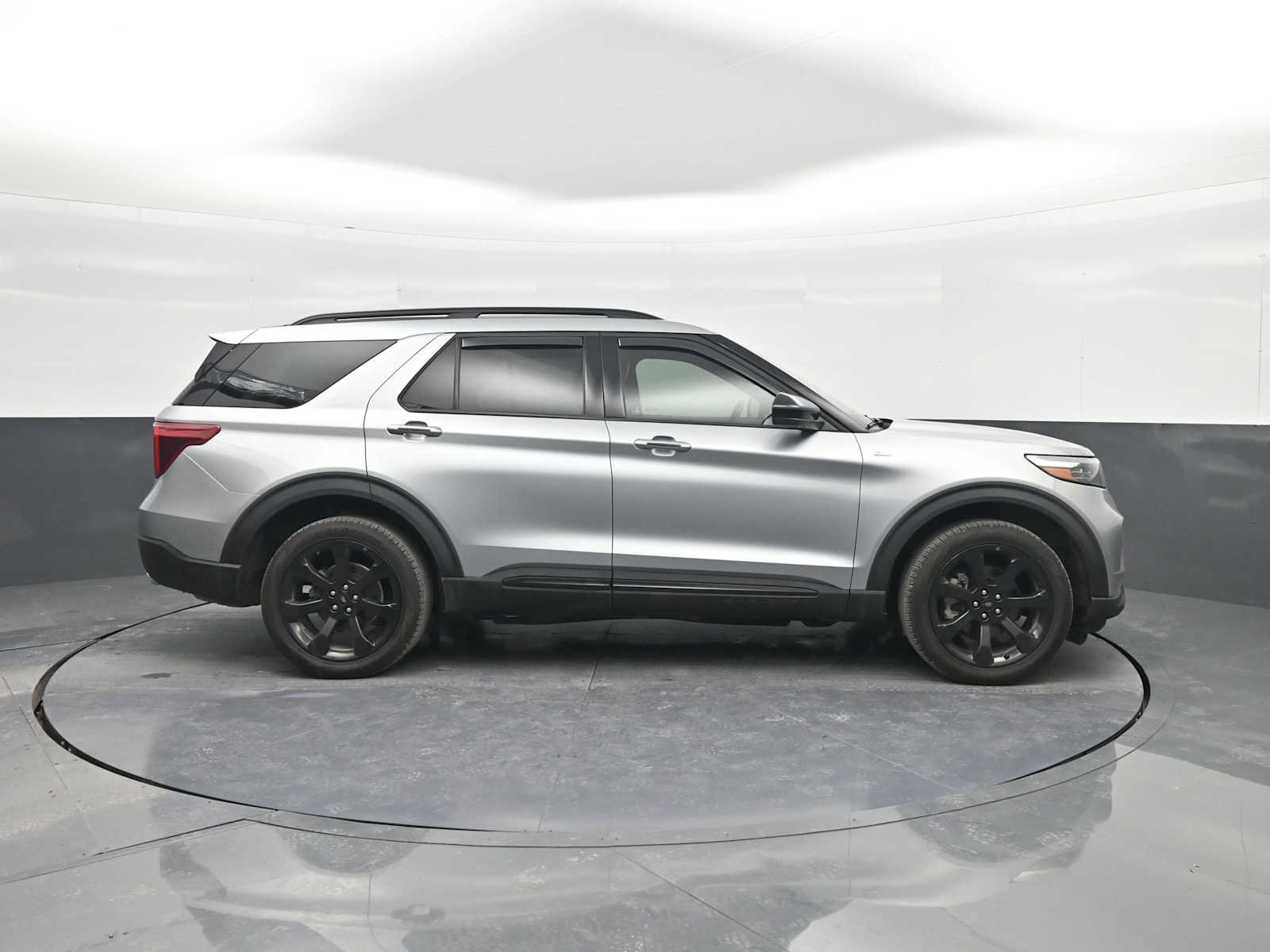 Certified 2024 Ford Explorer ST-Line w/ Class IV Trailer Tow Package AWD/4WD image 9